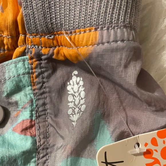 Free People FP Movement NWT Women’s Colorburst Hiking Short, Humming Floral. M - Picture 4 of 13